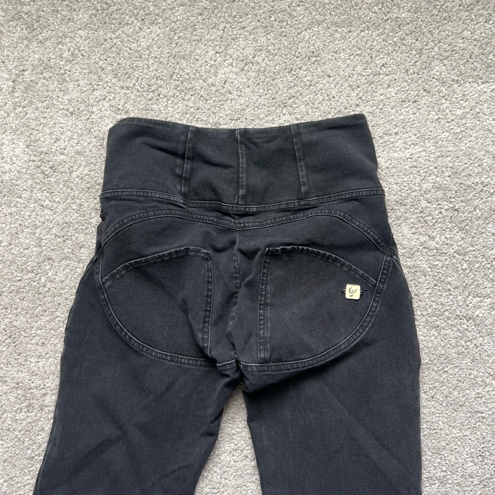 Freddy High Rise Black Jeans - Picture 3 of 4